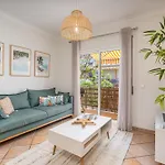 Bright Flat W/ Terrace & Pools By Hostwise
