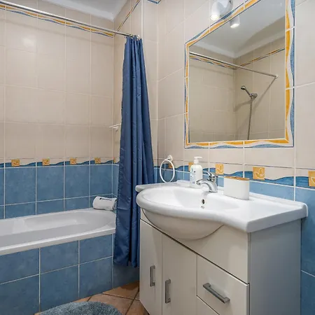 Bright Flat W/ Terrace & Pools By Hostwise *