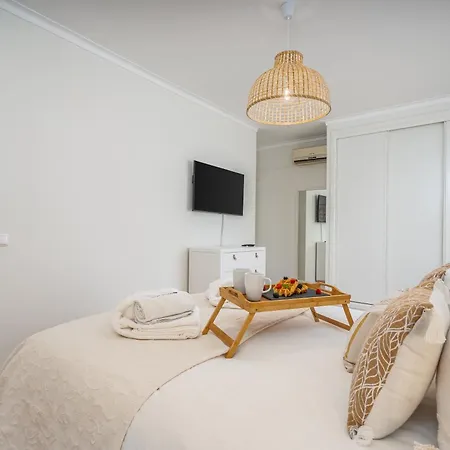 Apartmán Bright Flat W/ Terrace & Pools By Hostwise *