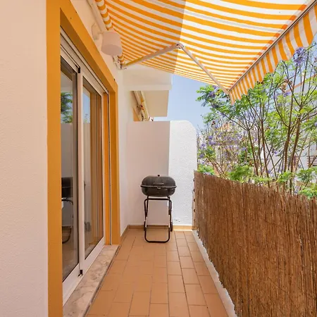 Bright Flat W/ Terrace & Pools By Hostwise *