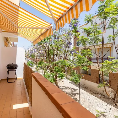 Bright Flat W/ Terrace & Pools By Hostwise Apartament