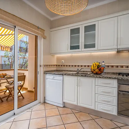 Bright Flat W/ Terrace & Pools By Hostwise 塔维拉