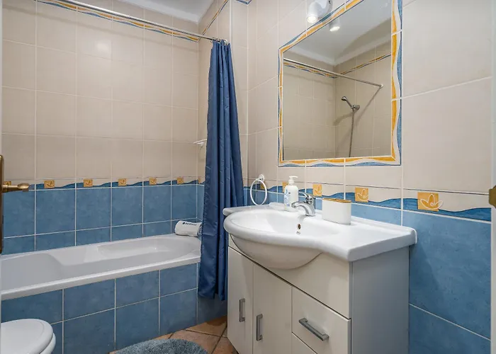 Bright Flat W/ Terrace & Pools By Hostwise *