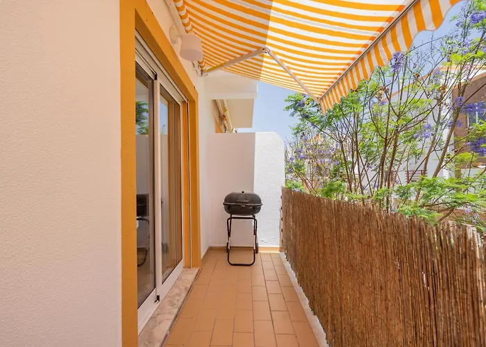 Bright Flat W/ Terrace & Pools By Hostwise *