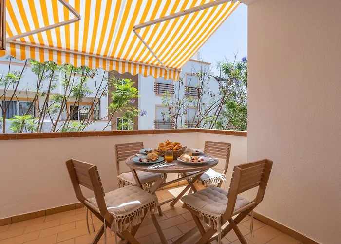 Bright Flat W/ Terrace & Pools By Hostwise 塔维拉