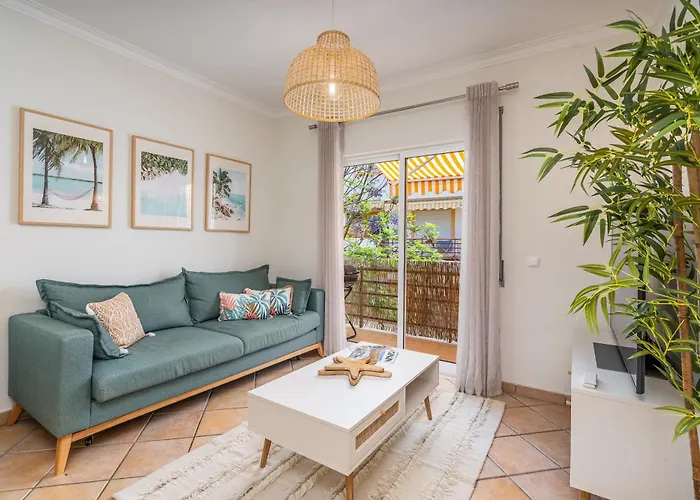 Bright Flat W/ Terrace & Pools By Hostwise