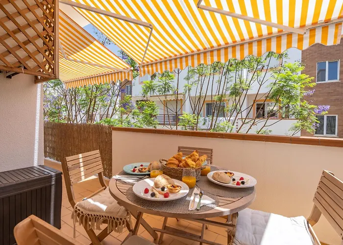 Bright Flat W/ Terrace & Pools By Hostwise 公寓